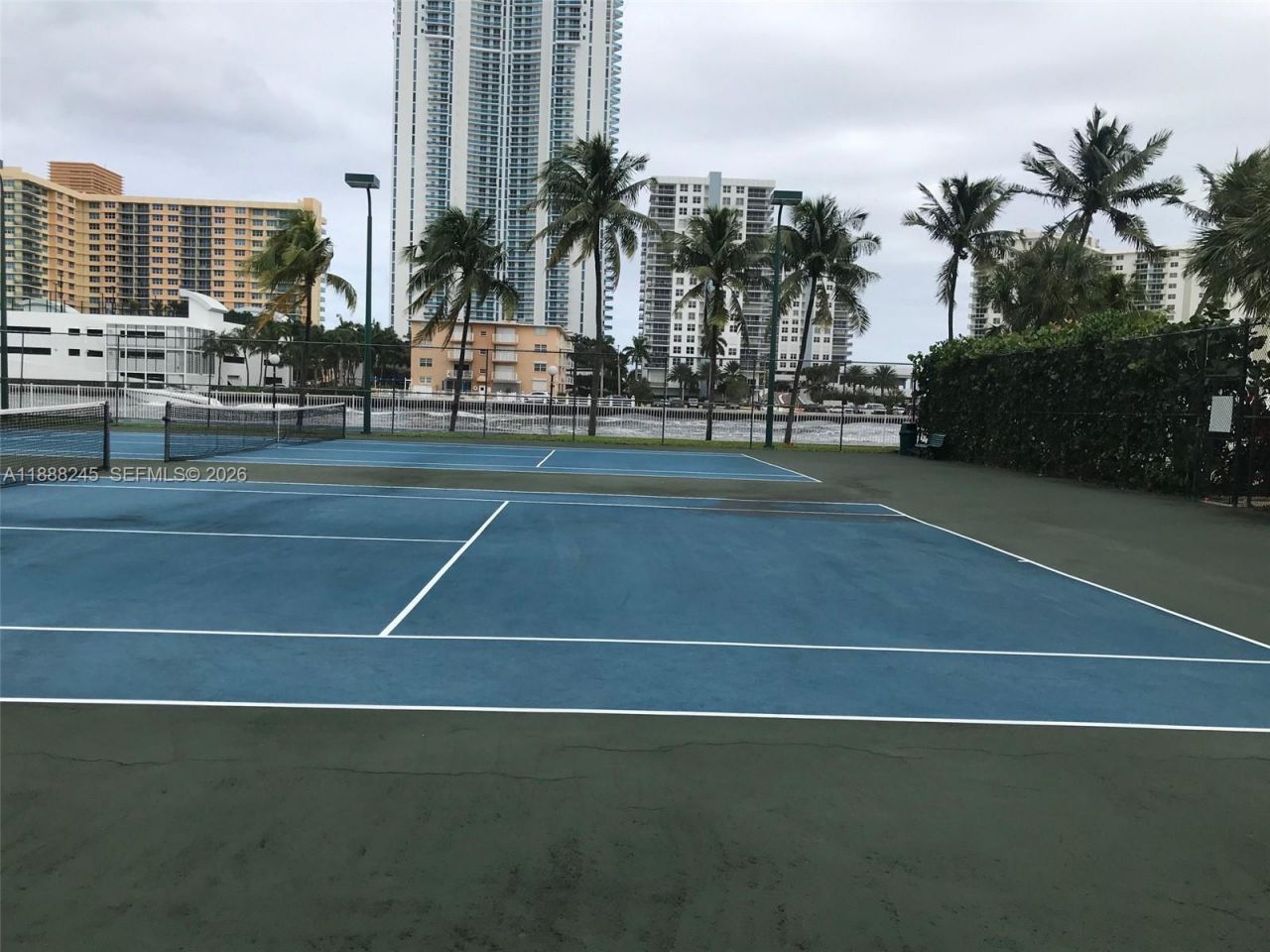 1000 Parkview Dr, Unit 627, Hallandale Beach, FL 33009 Photo