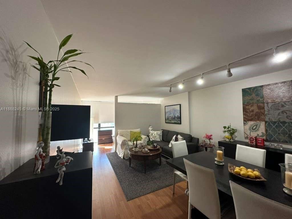 1000 Parkview Dr, Unit 627, Hallandale Beach, FL 33009 Photo