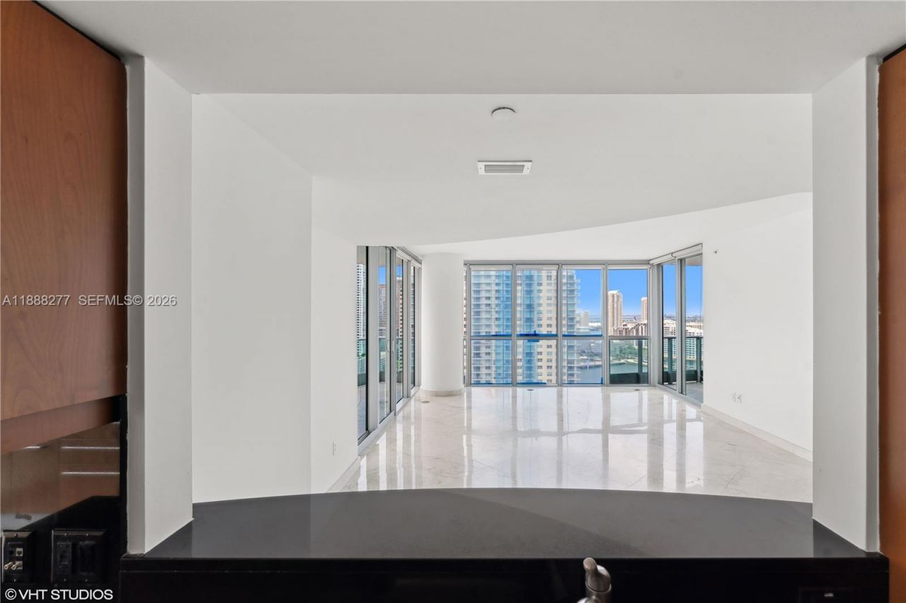 1331 Brickell Bay Dr, Unit 2802, Miami, FL 33131 Photo
