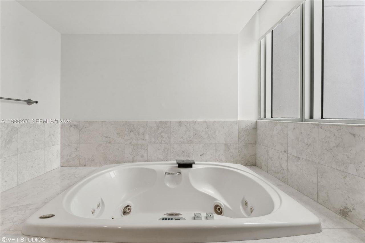 1331 Brickell Bay Dr, Unit 2802, Miami, FL 33131 Photo