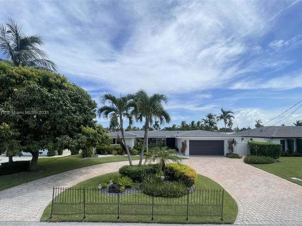 2740 NE 6th St, Pompano Beach, FL 33062