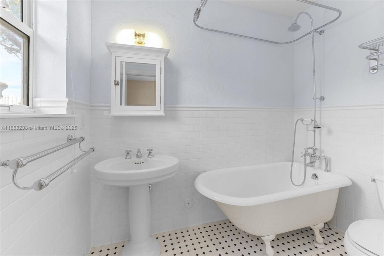 1291 NE 102nd St, Miami Shores, FL 33138 Photo