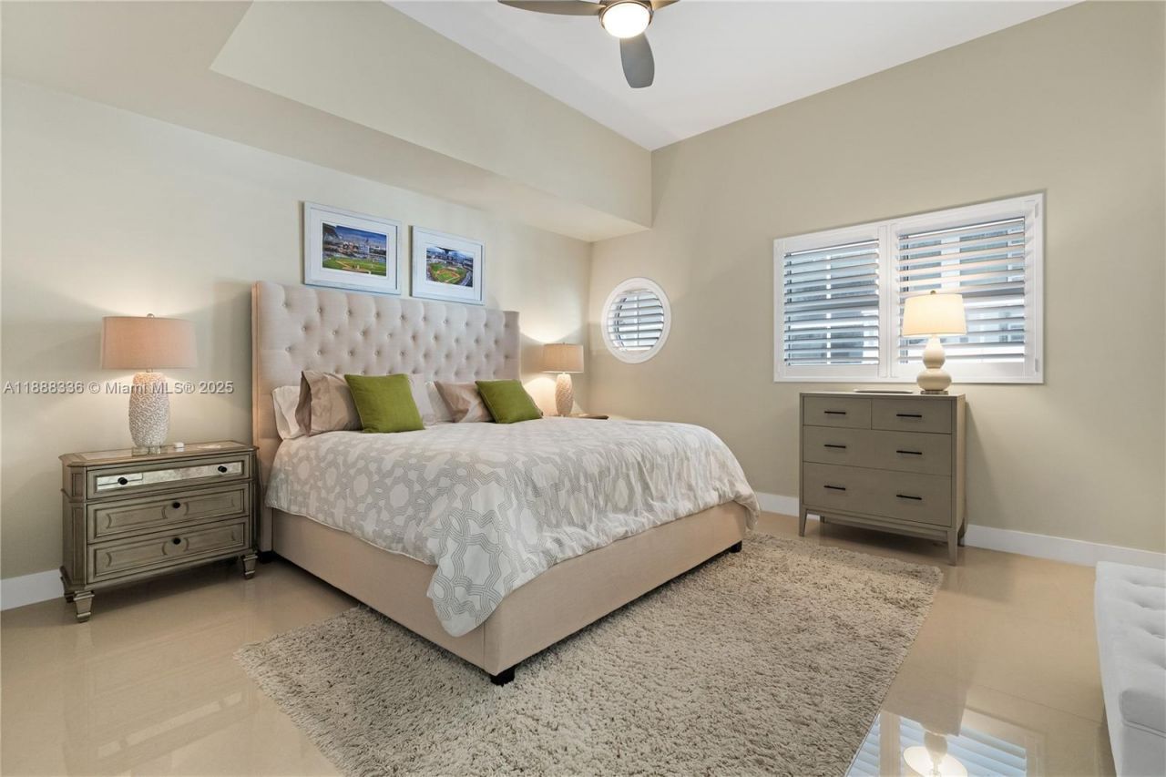 3739 Collins Ave, Unit N-605, Miami Beach, FL 33140 Photo