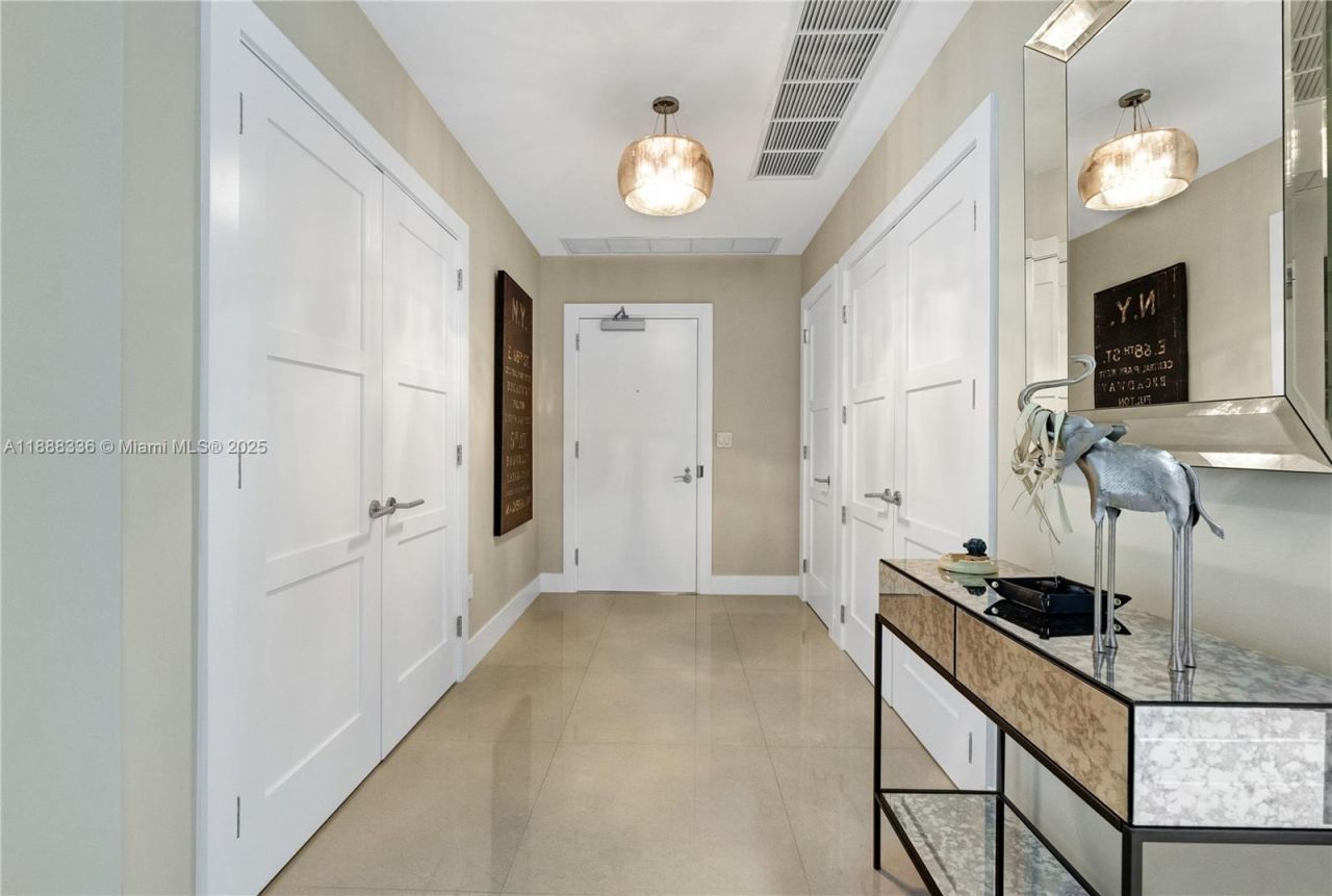 3739 Collins Ave, Unit N-605, Miami Beach, FL 33140 Photo