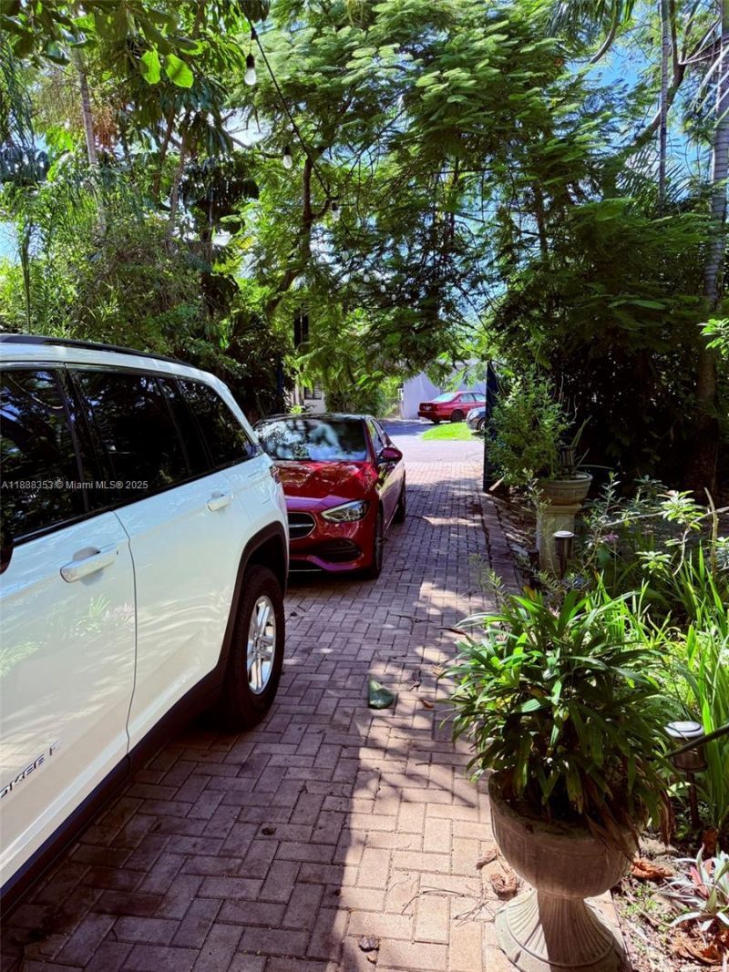 10901 NE 3rd Ave, Miami, FL 33161 Photo
