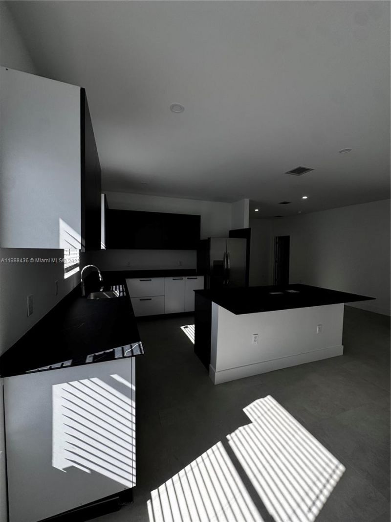 2541 NW 9th St, Fort Lauderdale, FL 33311 Photo