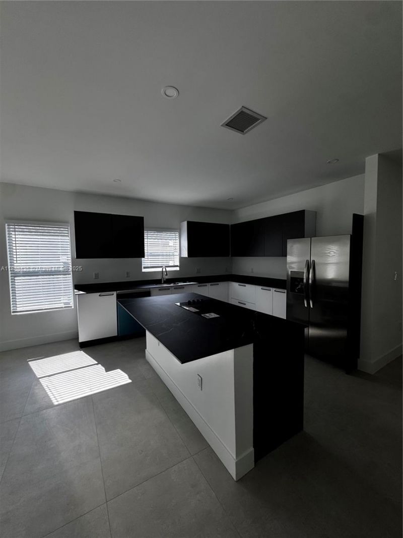 2541 NW 9th St, Fort Lauderdale, FL 33311 Photo