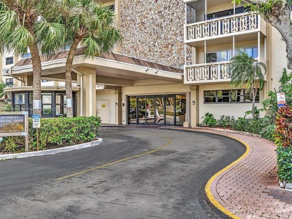 800 NE 195th St, Unit 716, Miami, FL 33179