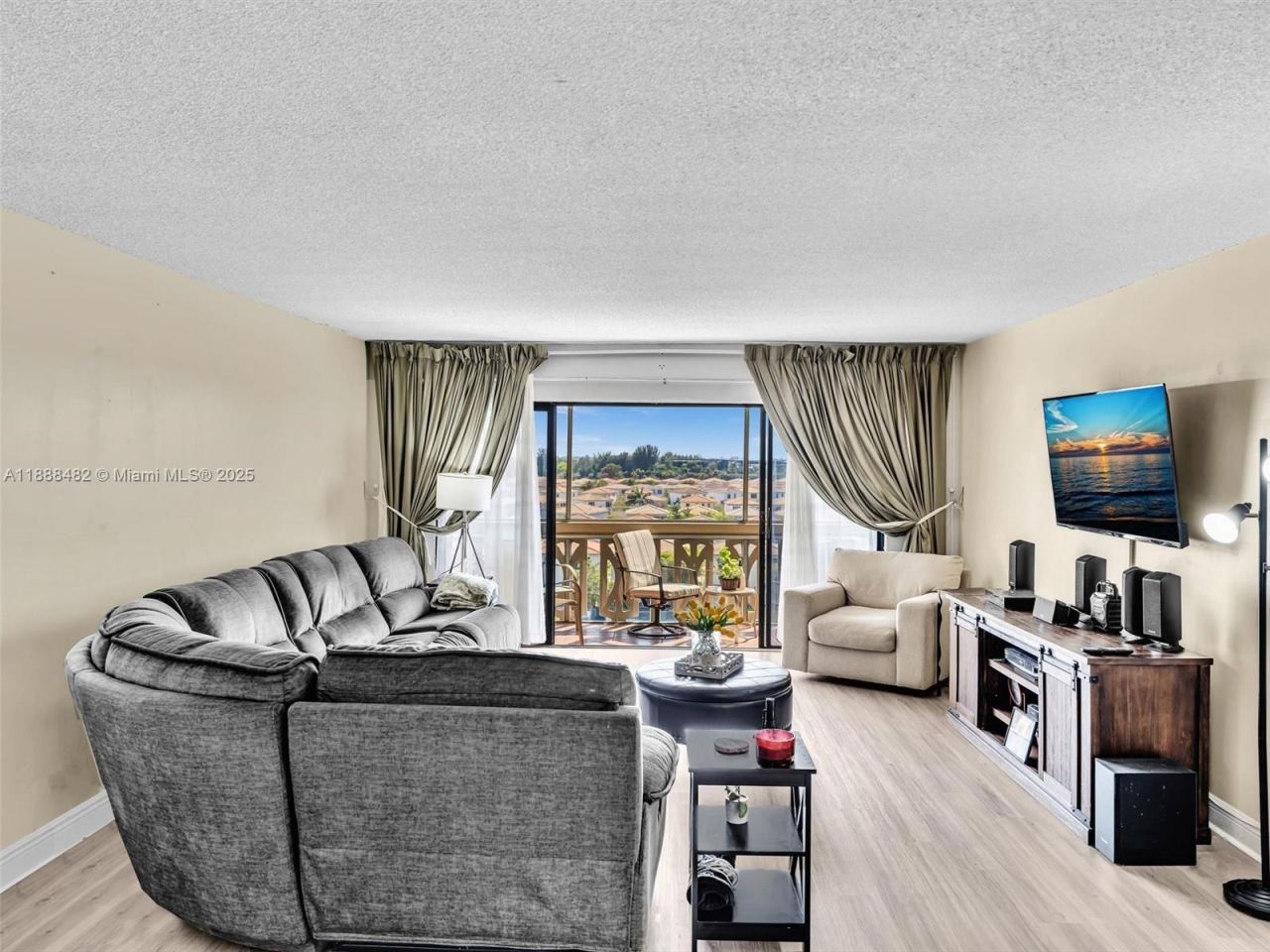 800 NE 195th St, Unit 716, Miami, FL 33179 Photo