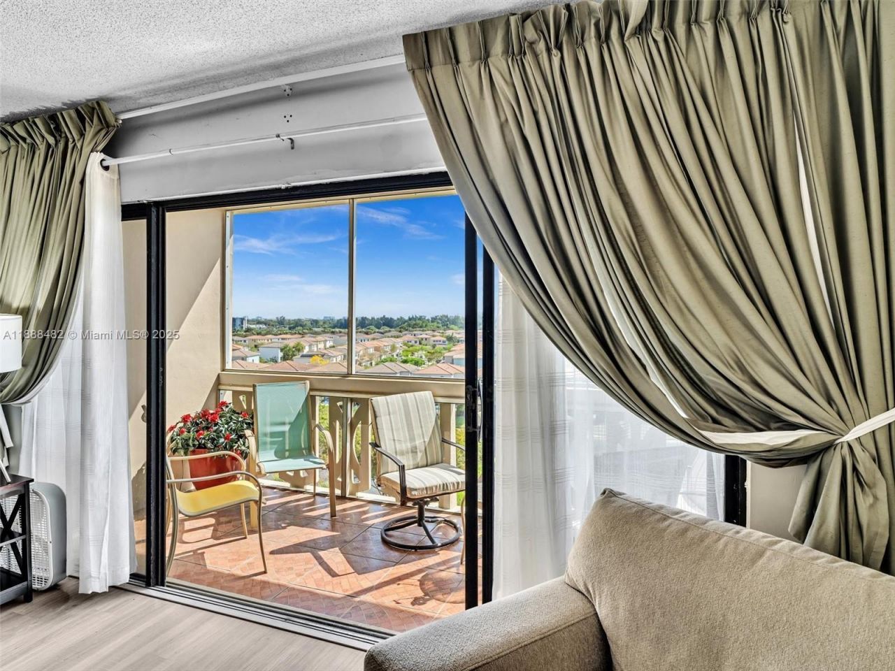 800 NE 195th St, Unit 716, Miami, FL 33179 Photo