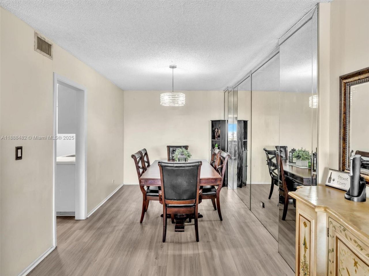 800 NE 195th St, Unit 716, Miami, FL 33179 Photo