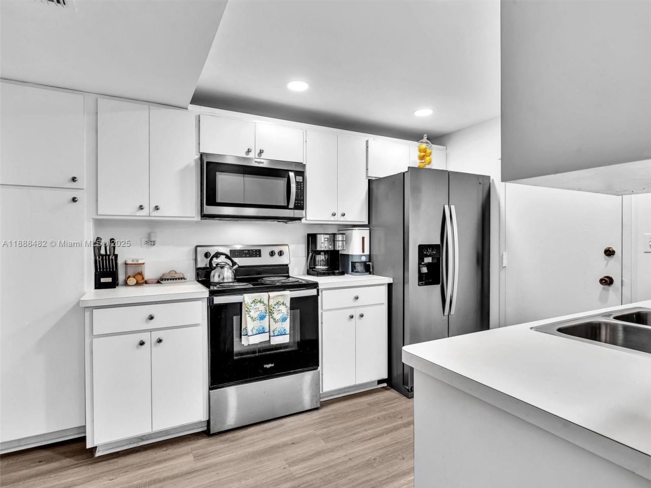 800 NE 195th St, Unit 716, Miami, FL 33179 Photo