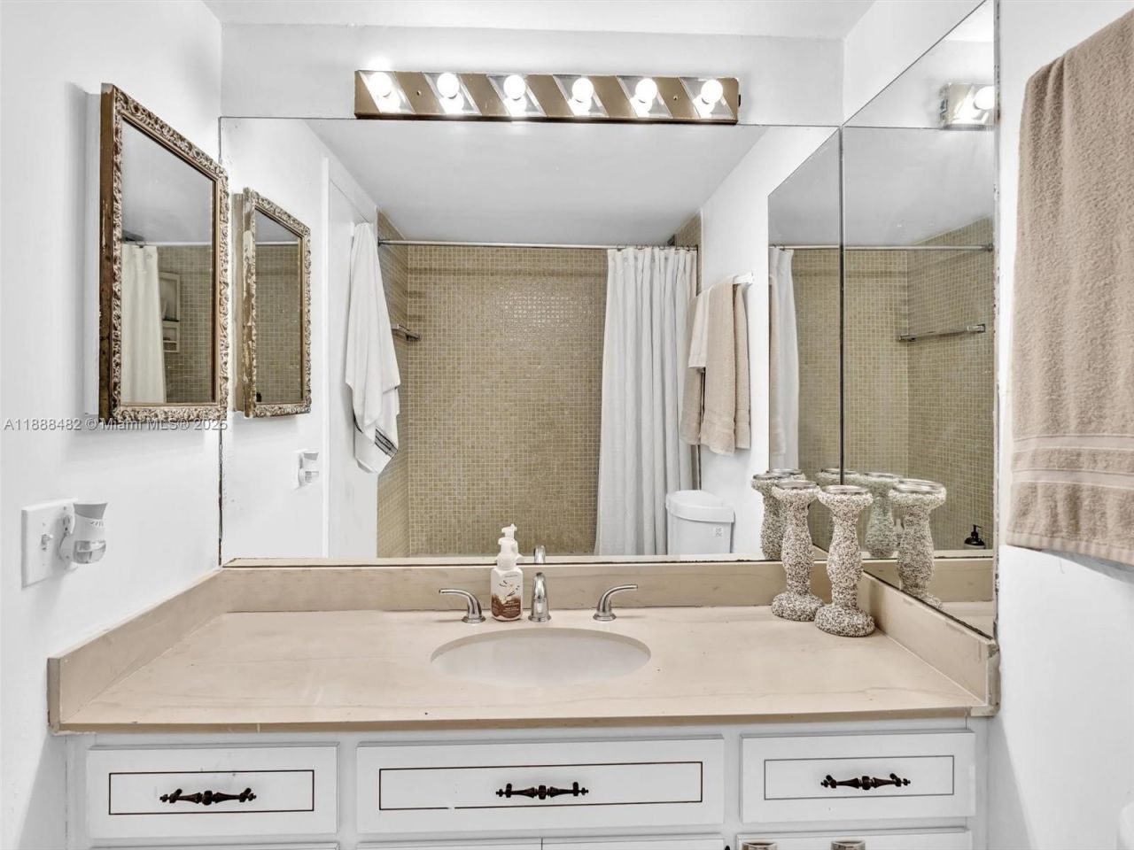 800 NE 195th St, Unit 716, Miami, FL 33179 Photo