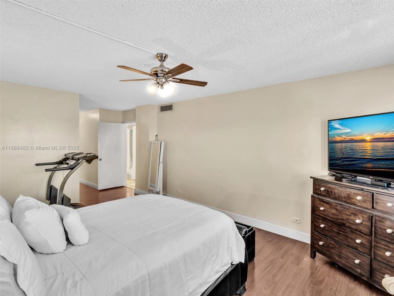 800 NE 195th St, Unit 716, Miami, FL 33179 Photo