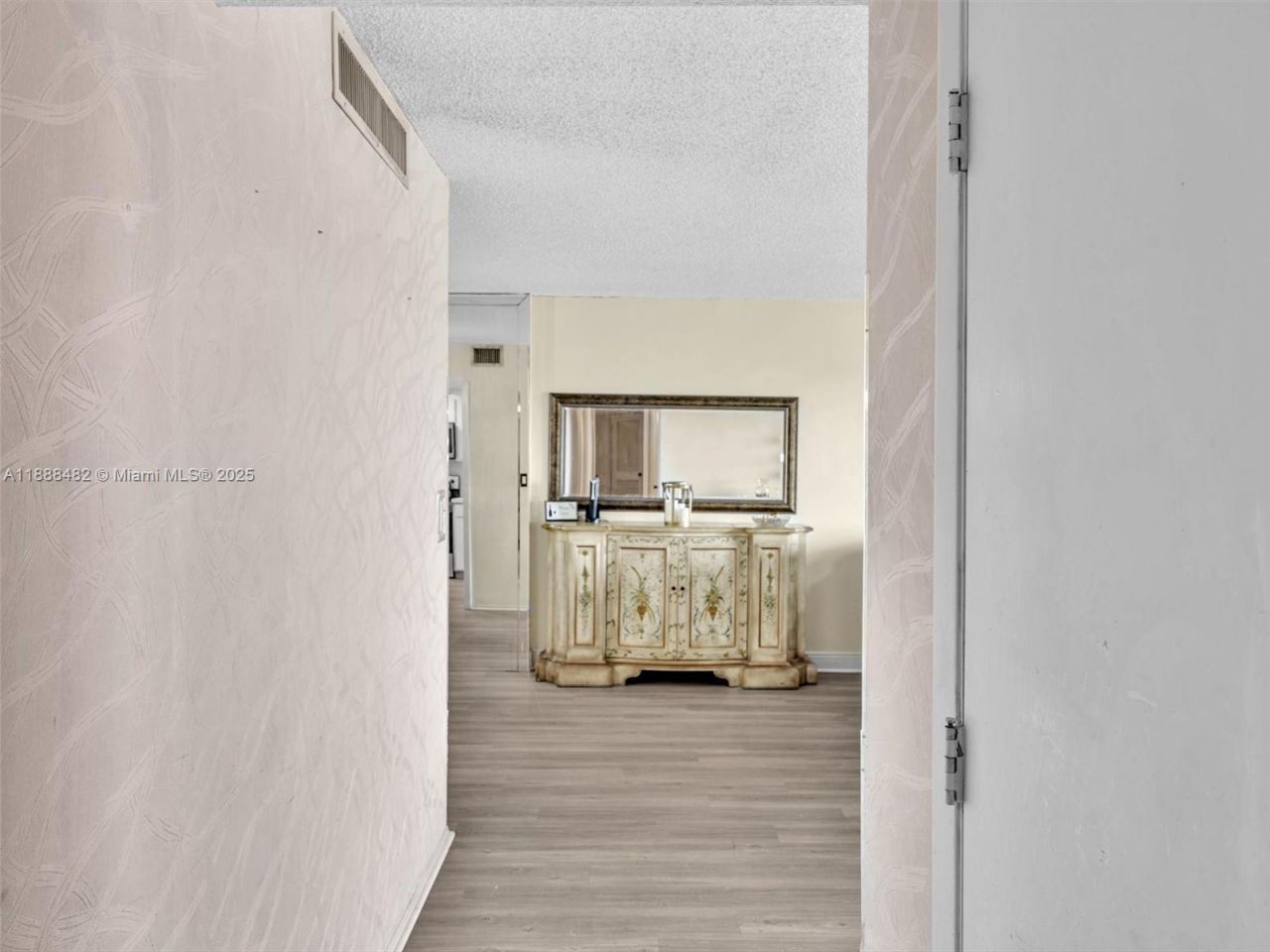 800 NE 195th St, Unit 716, Miami, FL 33179 Photo