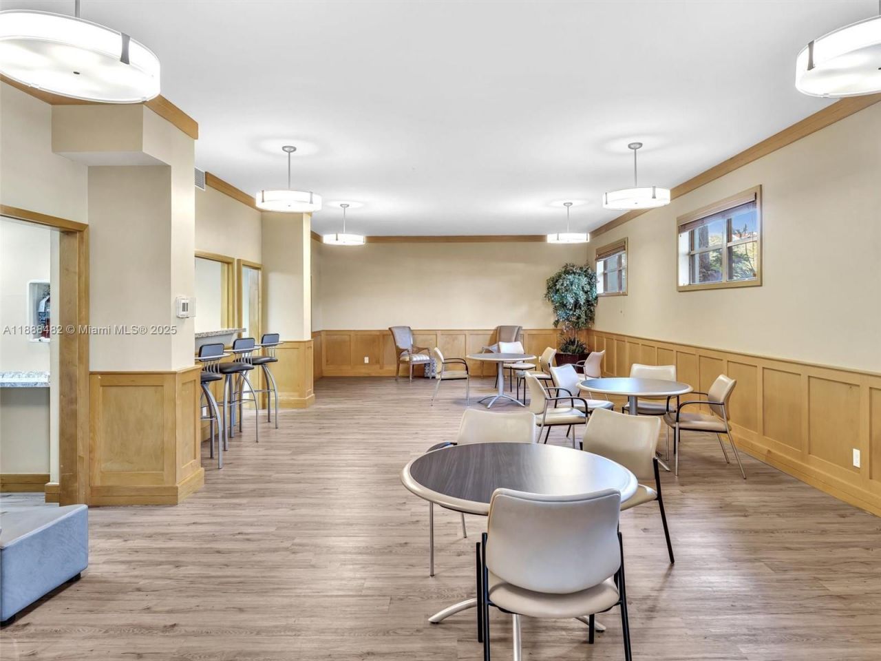 800 NE 195th St, Unit 716, Miami, FL 33179 Photo