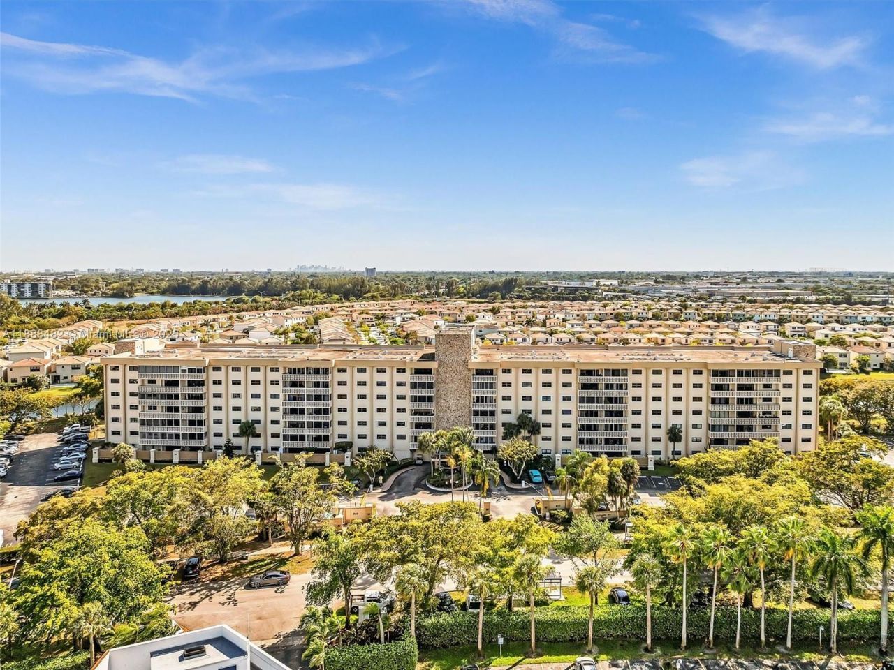 800 NE 195th St, Unit 716, Miami, FL 33179 Photo