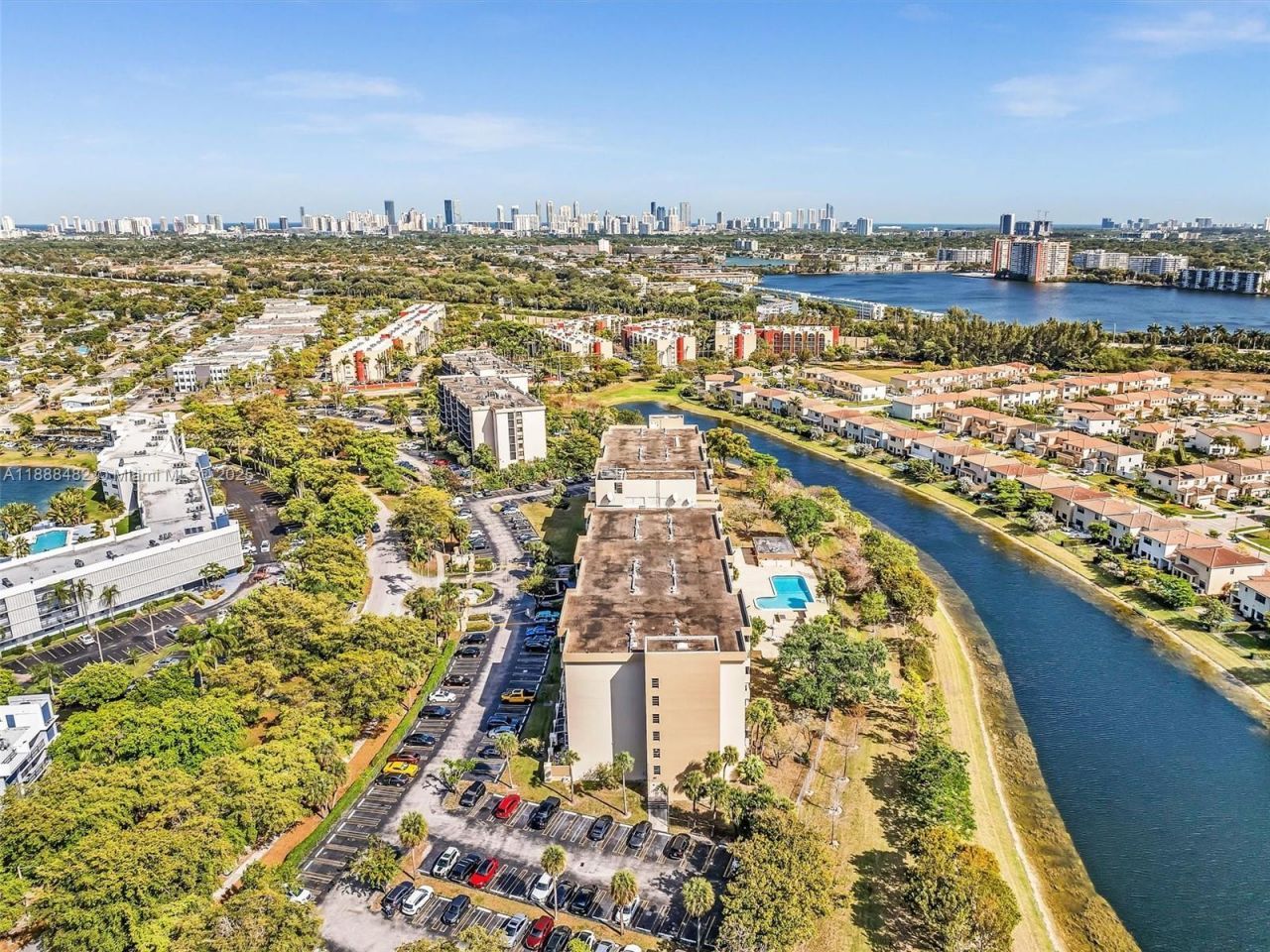 800 NE 195th St, Unit 716, Miami, FL 33179 Photo