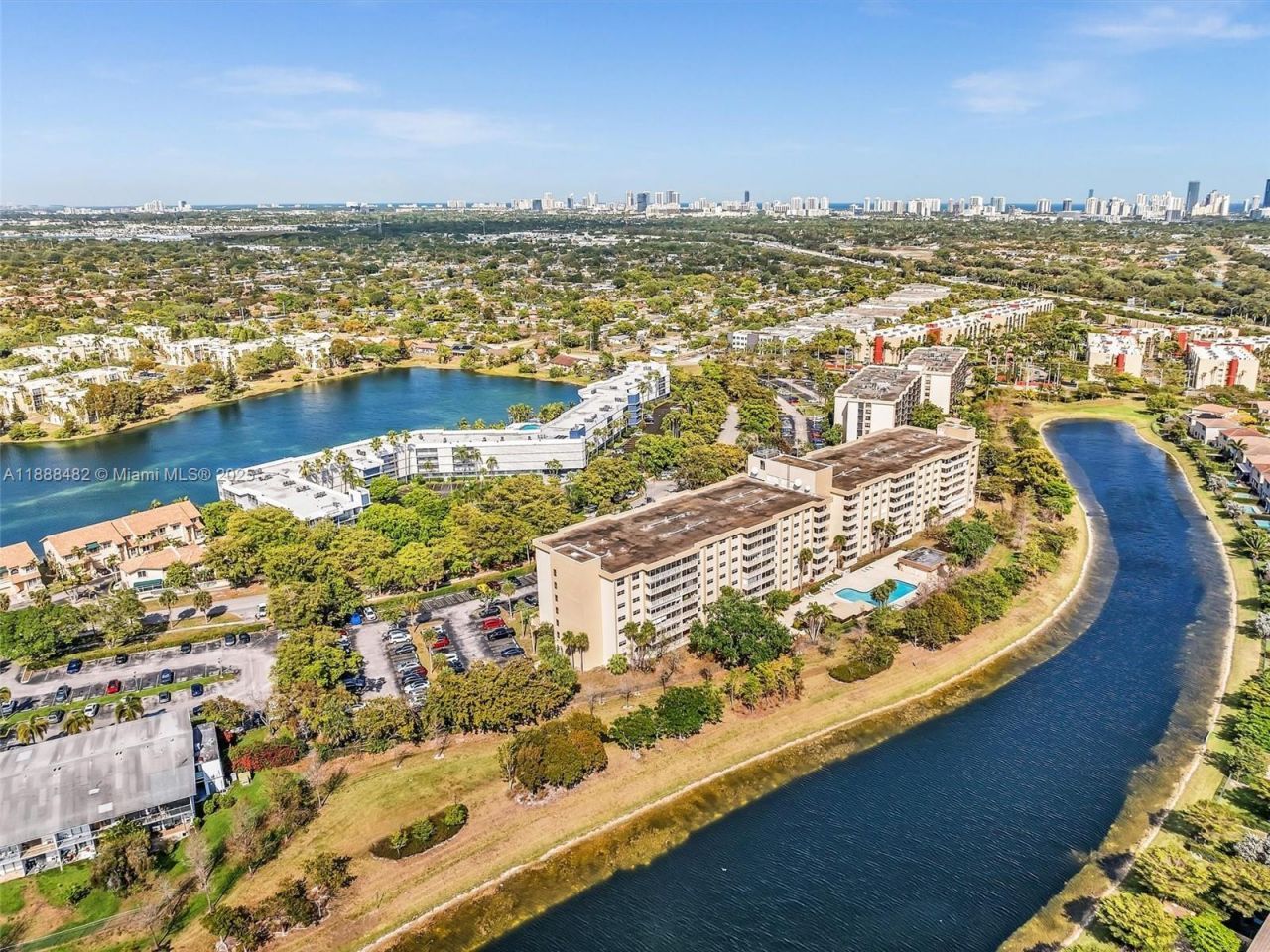 800 NE 195th St, Unit 716, Miami, FL 33179 Photo