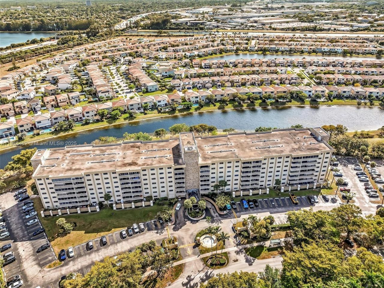 800 NE 195th St, Unit 716, Miami, FL 33179 Photo