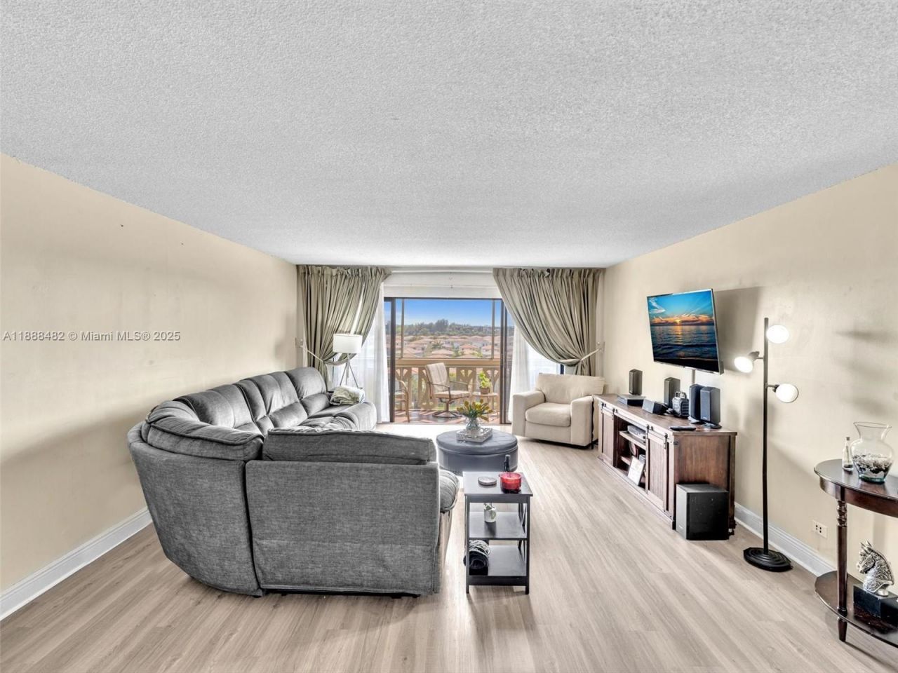 800 NE 195th St, Unit 716, Miami, FL 33179 Photo