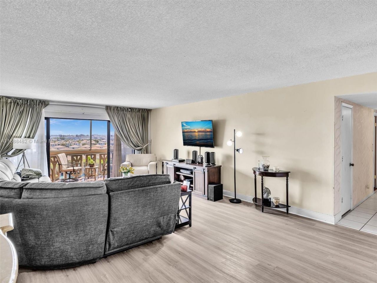 800 NE 195th St, Unit 716, Miami, FL 33179 Photo