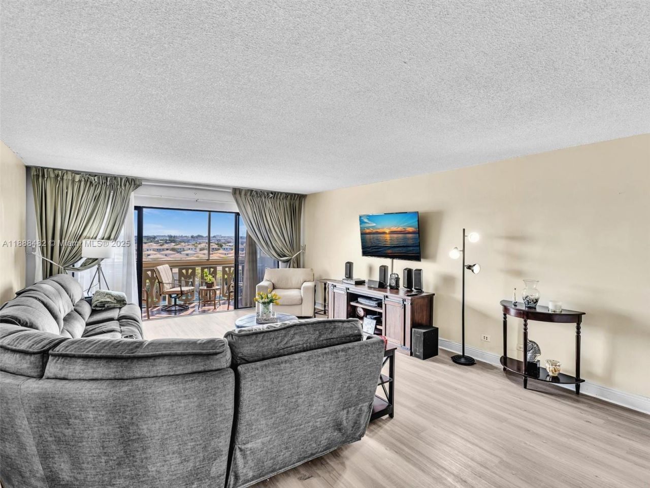 800 NE 195th St, Unit 716, Miami, FL 33179 Photo