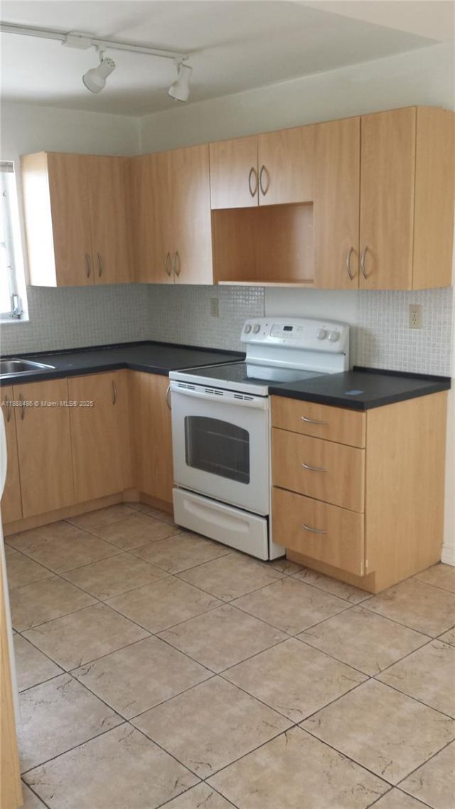 2750 NE 183rd St, Unit 2305, Aventura, FL 33160 Photo