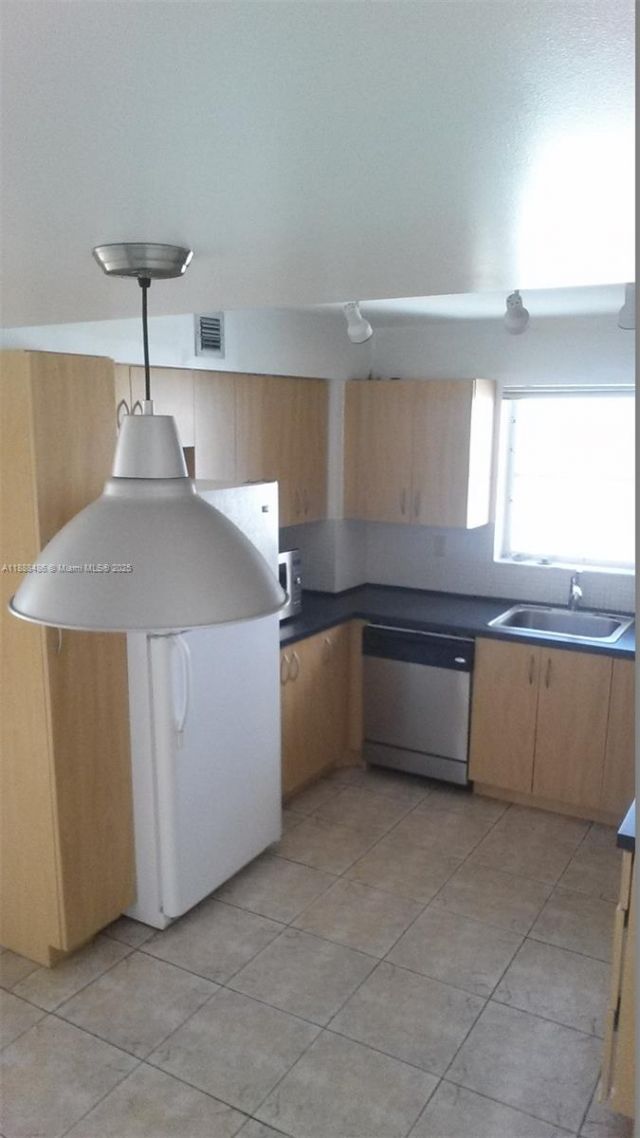 2750 NE 183rd St, Unit 2305, Aventura, FL 33160 Photo