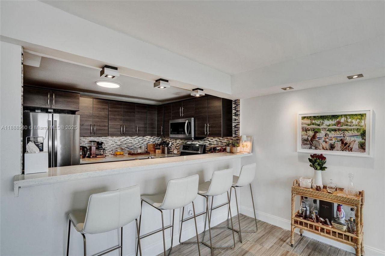 10000 W Bay Harbor Dr, Unit PH23, Bay Harbor Islands, FL 33154 Photo