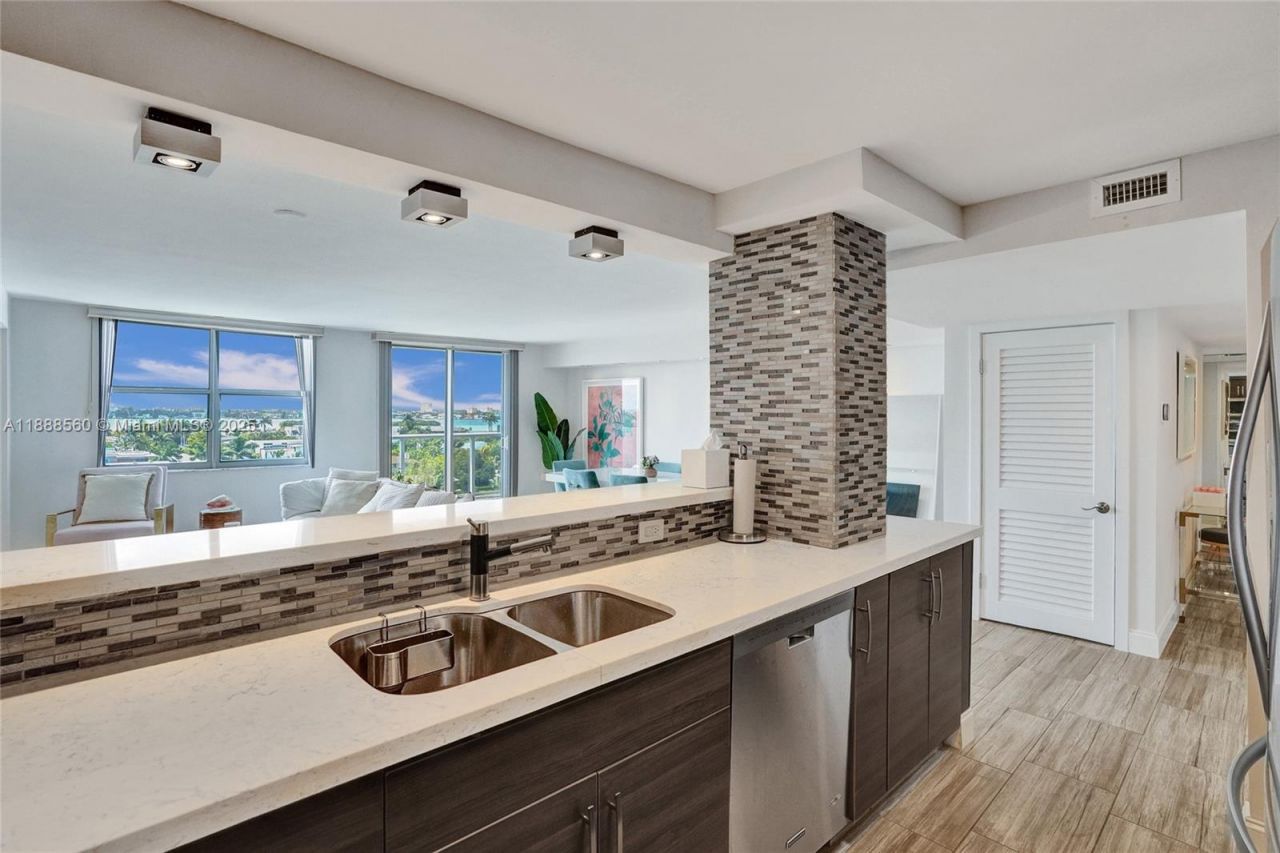 10000 W Bay Harbor Dr, Unit PH23, Bay Harbor Islands, FL 33154 Photo