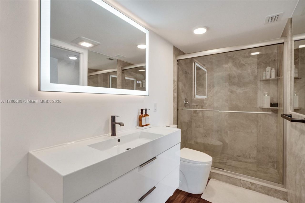 10000 W Bay Harbor Dr, Unit PH23, Bay Harbor Islands, FL 33154 Photo