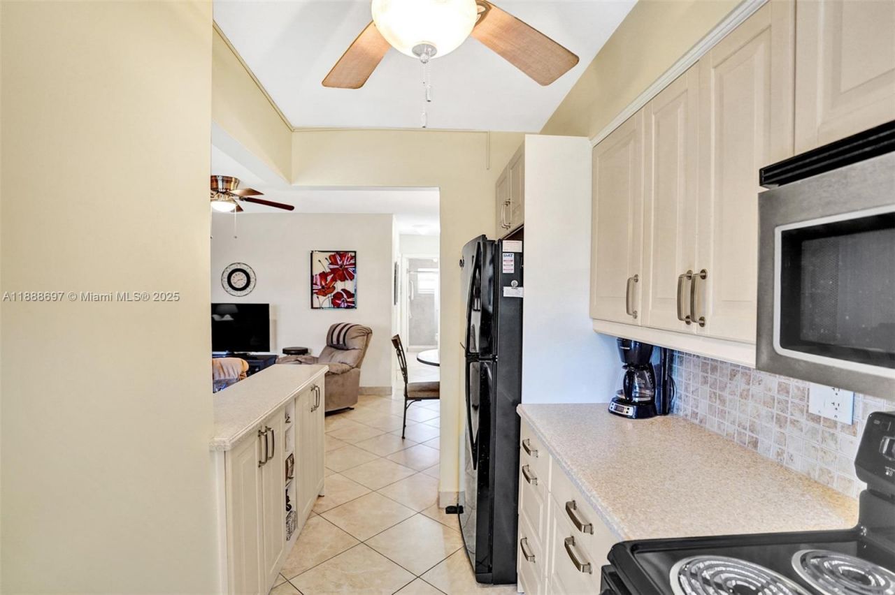 141 NE 10th Ave, Unit 27A, Hallandale Beach, FL 33009 Photo