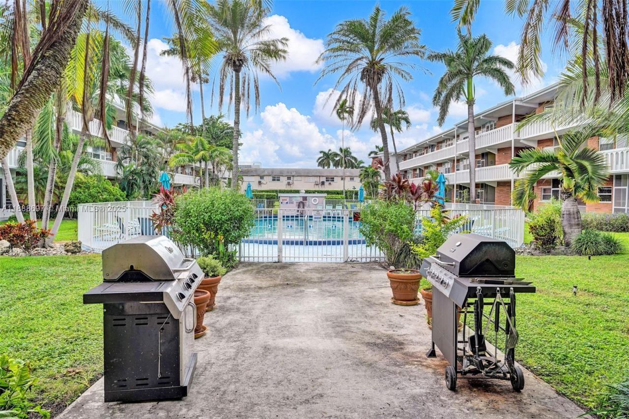 141 NE 10th Ave, Unit 27A, Hallandale Beach, FL 33009 Photo