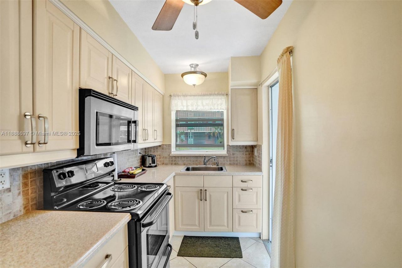 141 NE 10th Ave, Unit 27A, Hallandale Beach, FL 33009 Photo