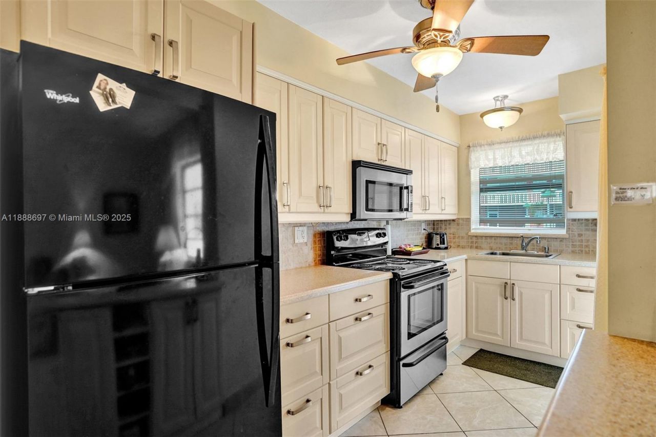 141 NE 10th Ave, Unit 27A, Hallandale Beach, FL 33009 Photo