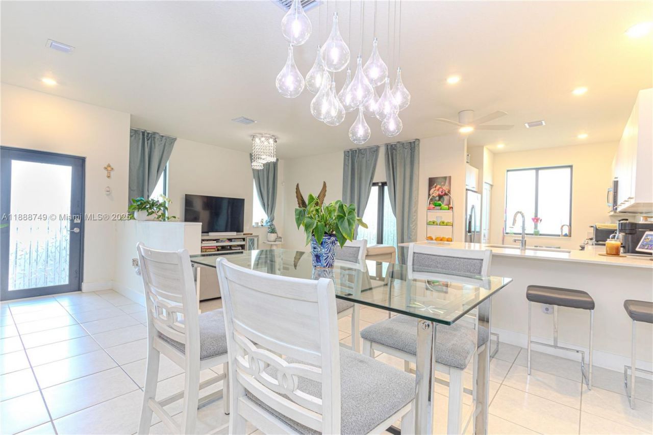 4260 NW 82nd Ave, Doral, FL 33166 Photo