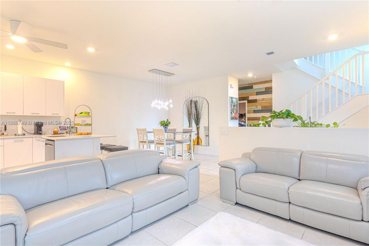 4260 NW 82nd Ave, Doral, FL 33166 Photo