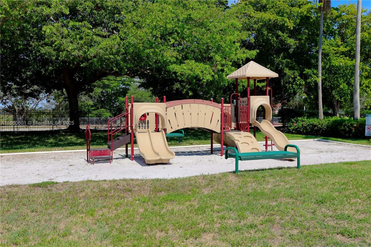 446 SW 113th Way, Unit 446, Pembroke Pines, FL 33025 Photo