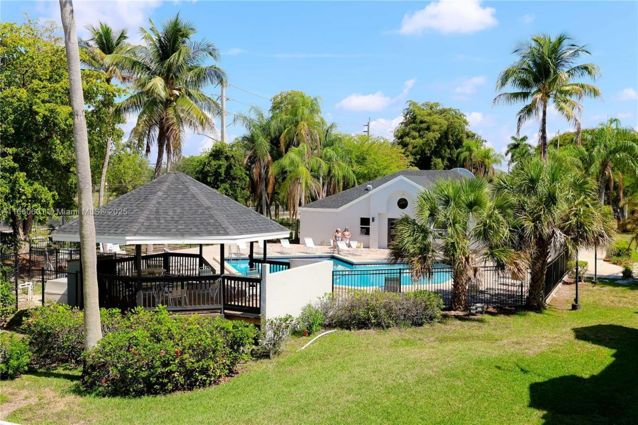 446 SW 113th Way, Unit 446, Pembroke Pines, FL 33025 Photo