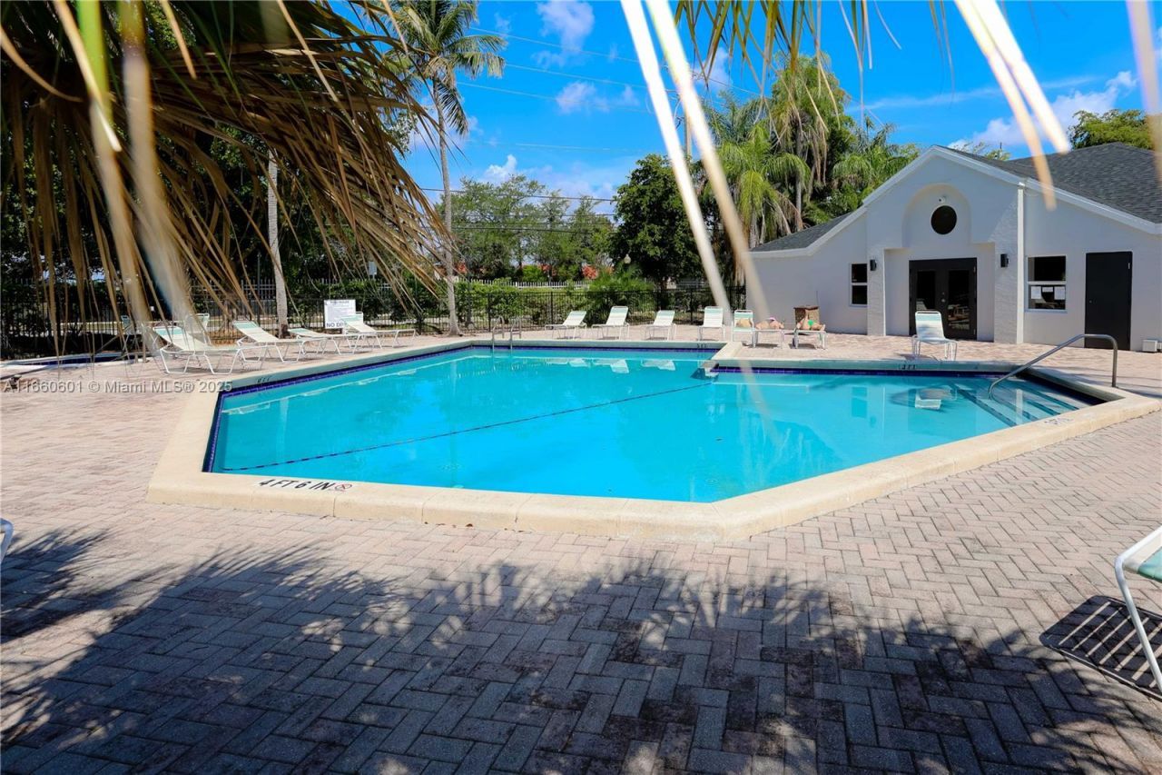 446 SW 113th Way, Unit 446, Pembroke Pines, FL 33025 Photo