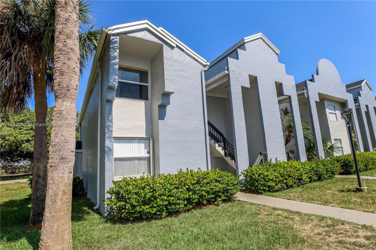 446 SW 113th Way, Unit 446, Pembroke Pines, FL 33025 Photo
