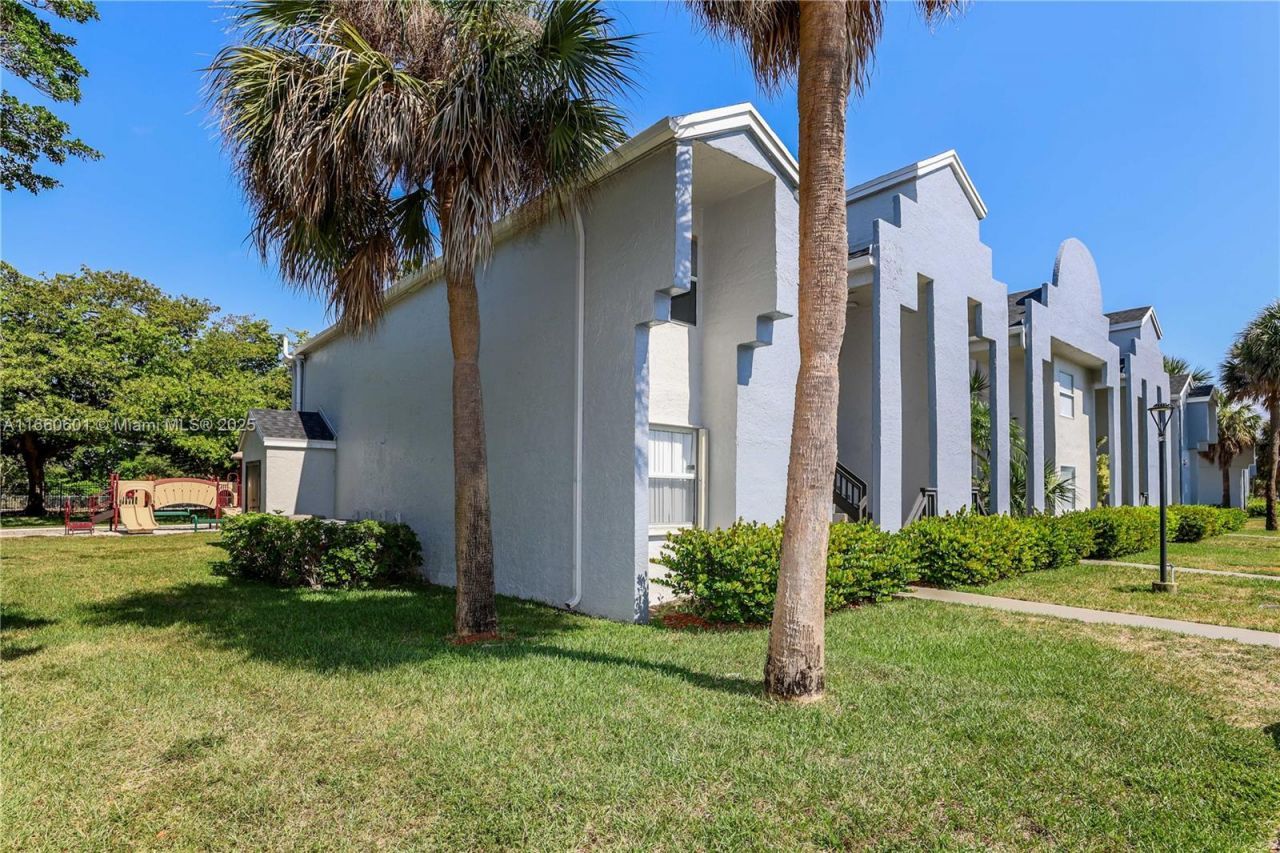 446 SW 113th Way, Unit 446, Pembroke Pines, FL 33025 Photo