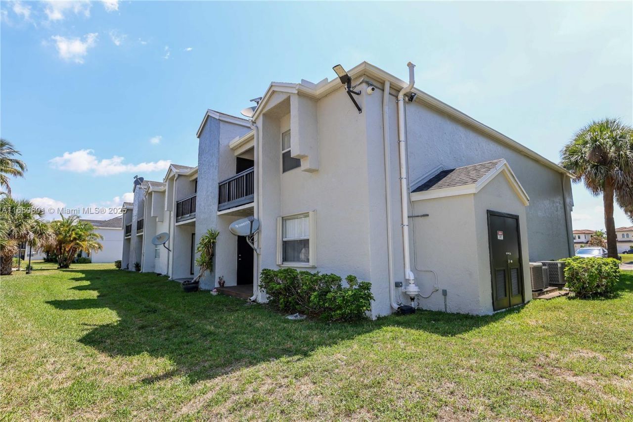 446 SW 113th Way, Unit 446, Pembroke Pines, FL 33025 Photo