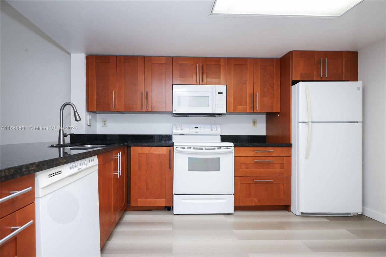 446 SW 113th Way, Unit 446, Pembroke Pines, FL 33025 Photo