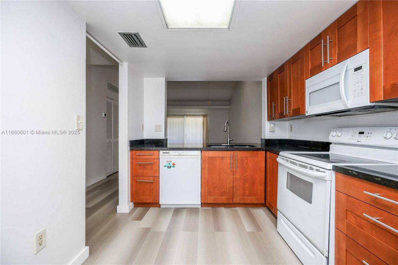 446 SW 113th Way, Unit 446, Pembroke Pines, FL 33025 Photo