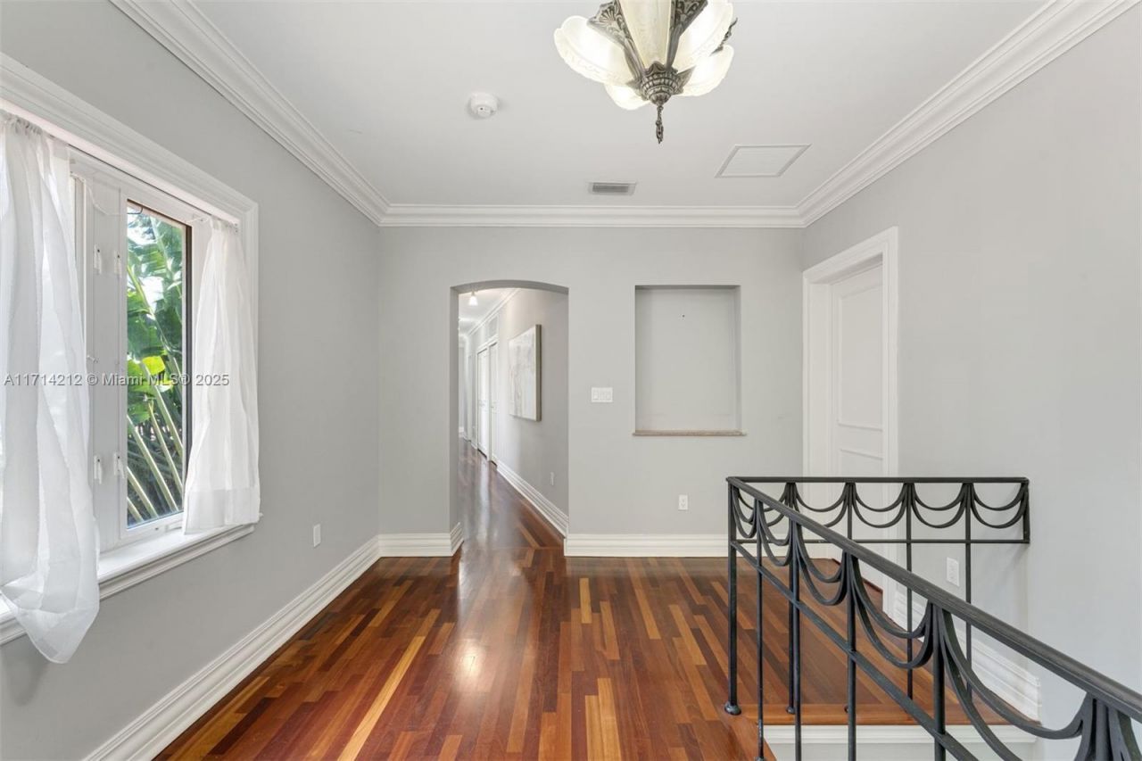 11 E Rivo Alto Dr, Miami Beach, FL 33139 Photo