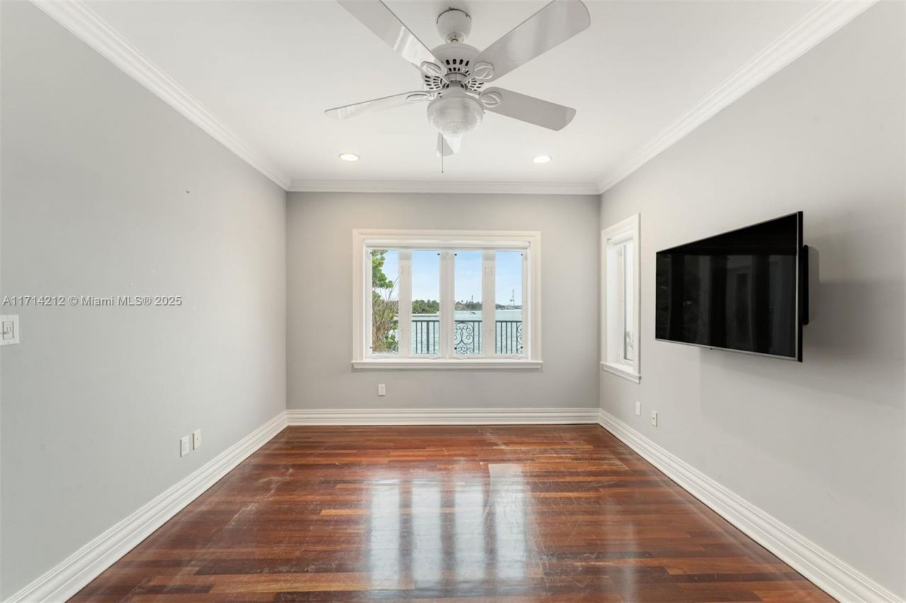 11 E Rivo Alto Dr, Miami Beach, FL 33139 Photo