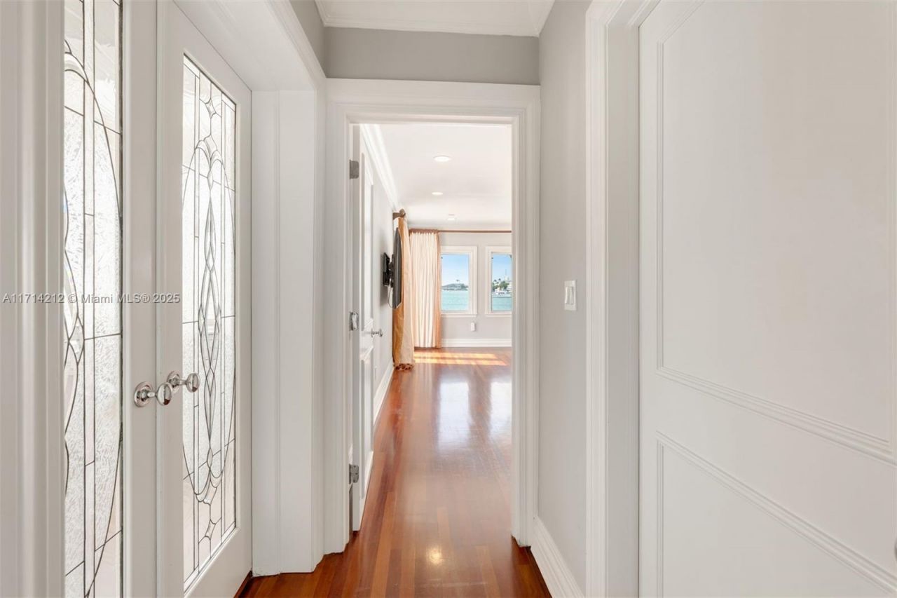 11 E Rivo Alto Dr, Miami Beach, FL 33139 Photo