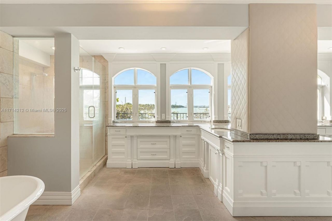 11 E Rivo Alto Dr, Miami Beach, FL 33139 Photo